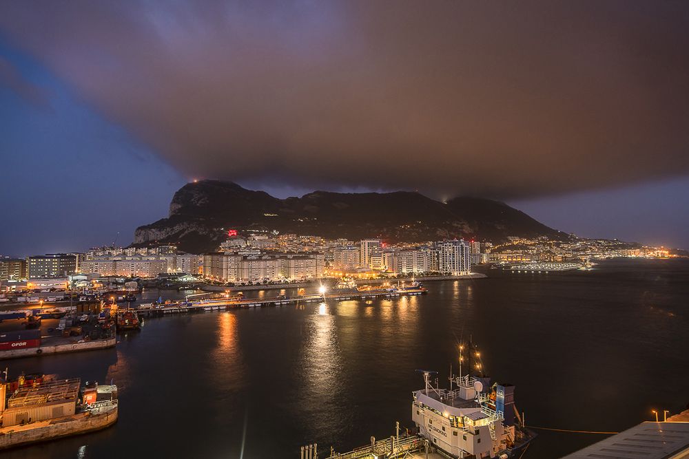 Gibraltar bei Nacht