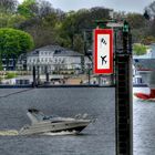 Gibt es wahrscheinlich nur in Hamburg, Schiffe werden vor Flugzeugen gewarnt