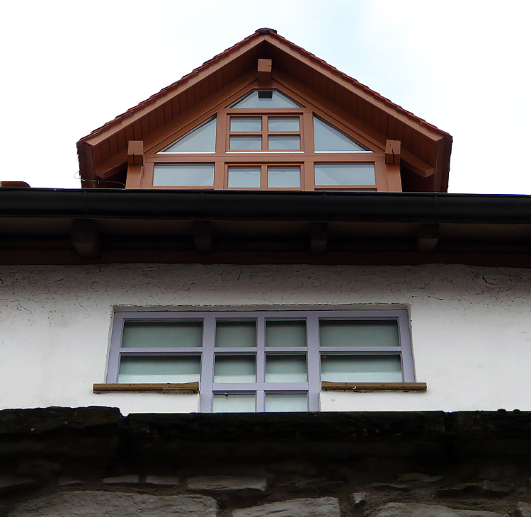 Giebel über der Stadtmauer