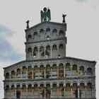 Giebelaufbau der Basilika von Lucca