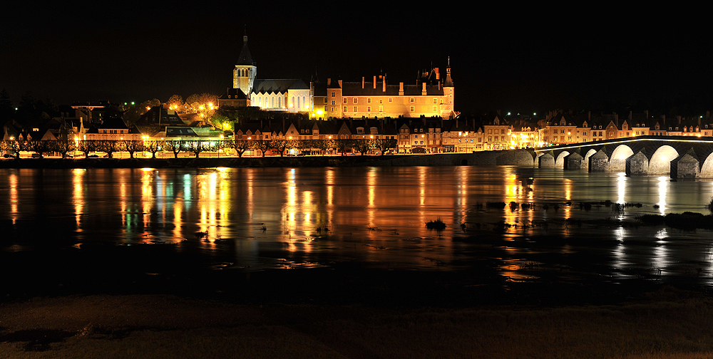 Gien bei Nacht