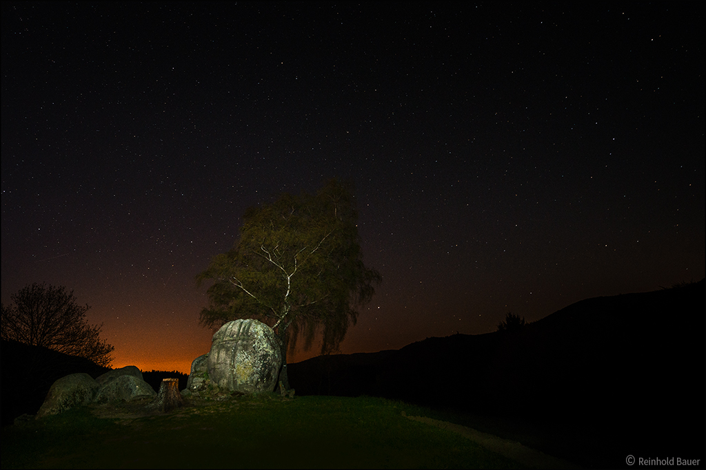 Giersteine bei Nacht