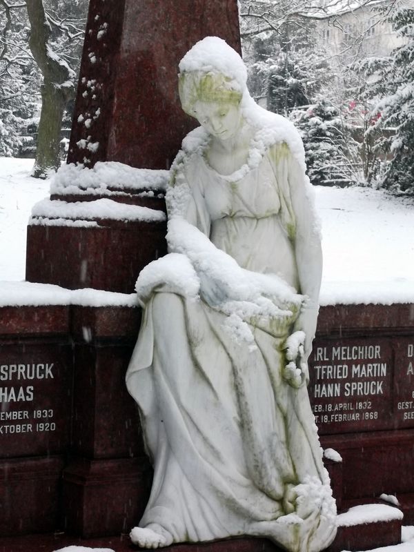 Giessen-Alter-Friedhof-Schneeimpressionen