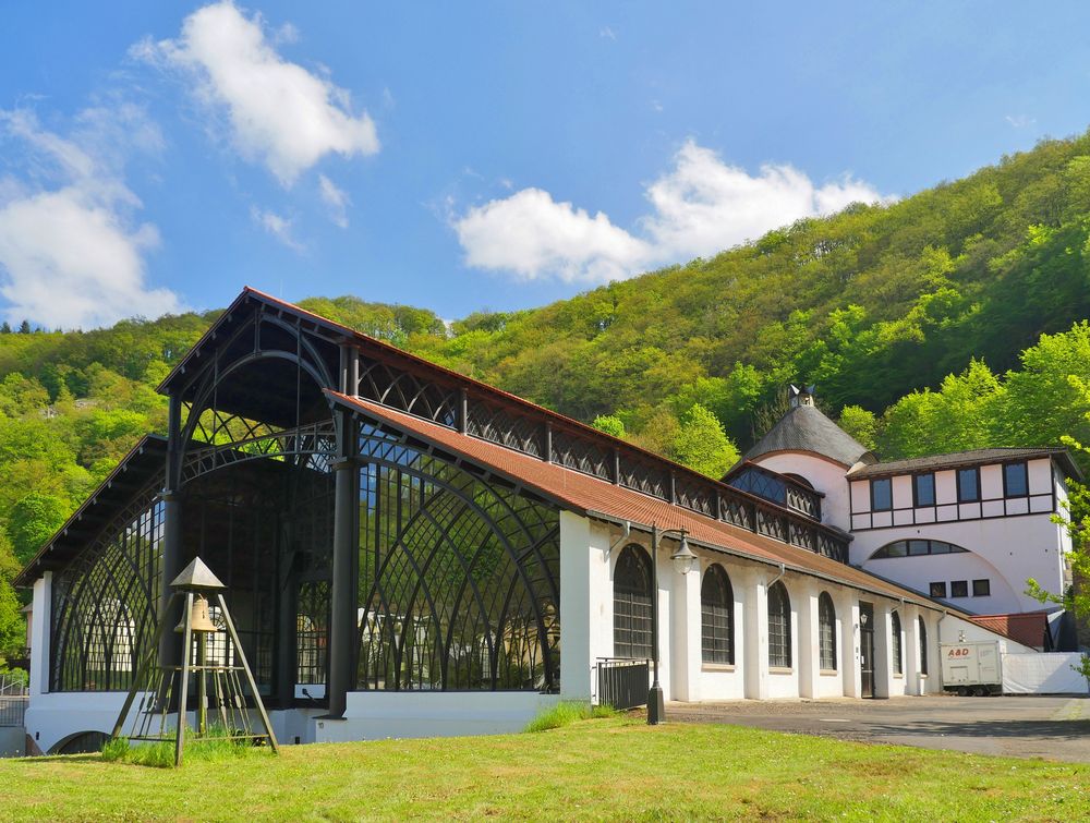 Gießhalle und Hochofen