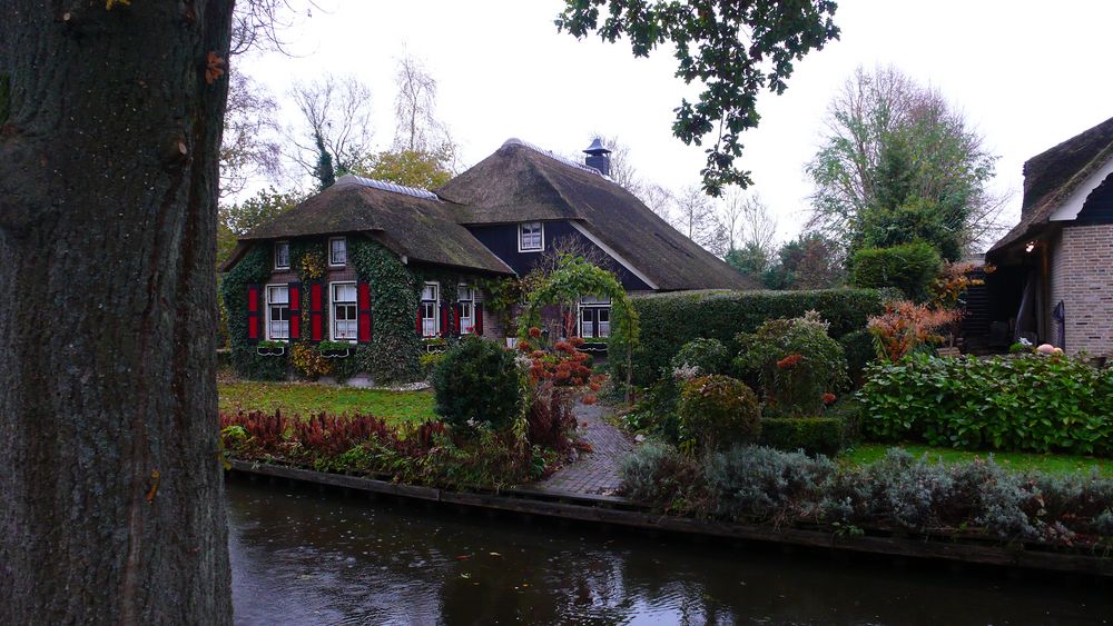 Giethoorn, anche nota come la piccola Venezia dei Paesi Bassi