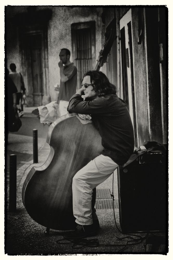 Gig Street Bassist in L’Isle-sur-la-Sorgue