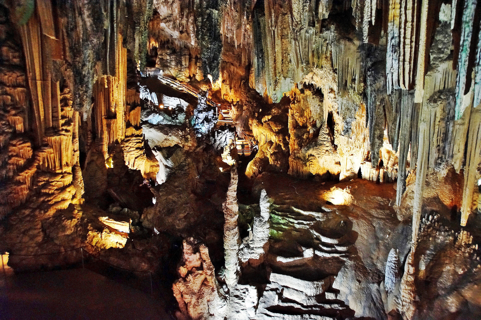 Gigantische Höhlen von Nerja (Andalusien)