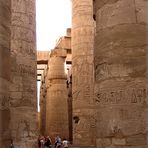 Gigantische Säulen in der Tempelanlage von Karnak