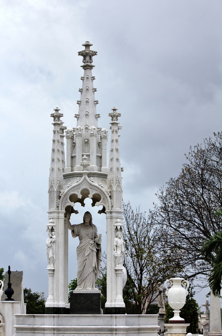 gigantischer Friedhof