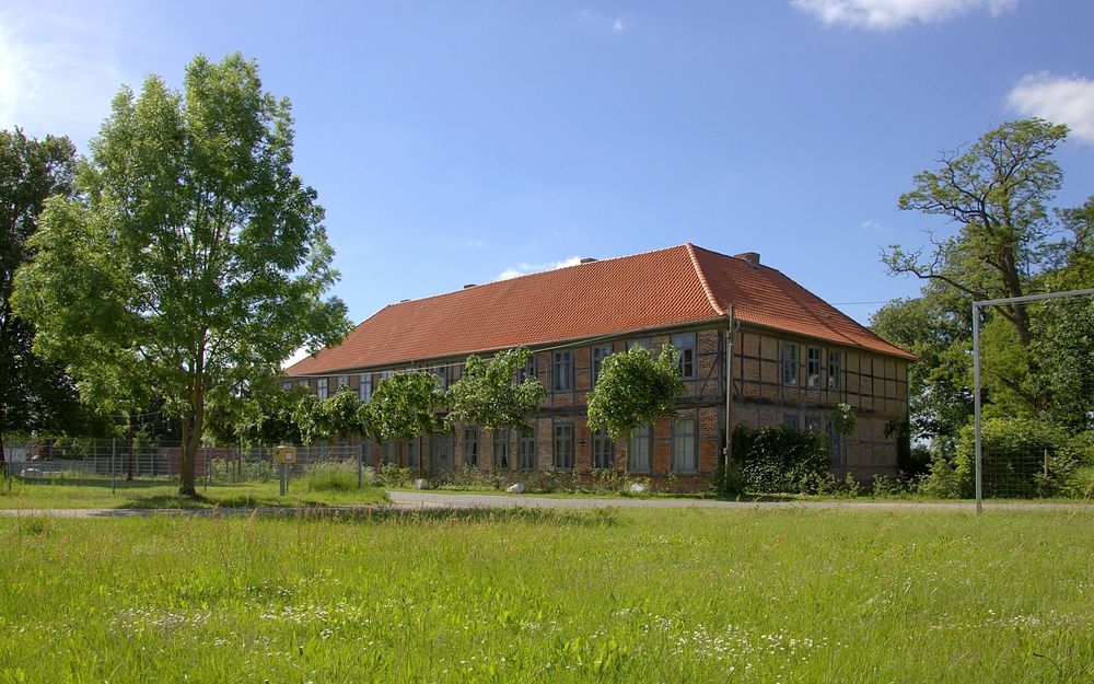 Gilt als größte Dreiflügelanlage in Fachwerkbauweise ....