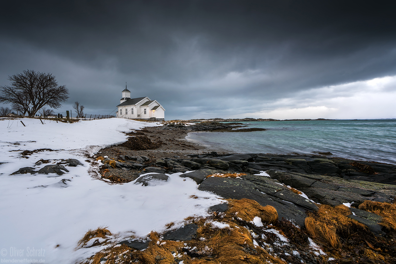 Gimsøy chruch under storm