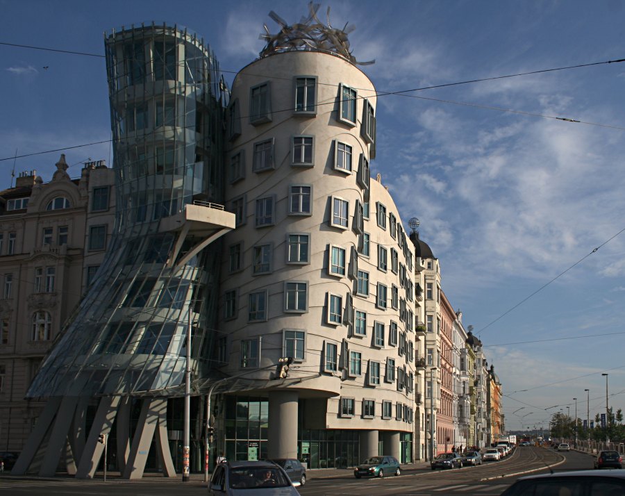 "Ginger und Fred" in Prag, Architekt: F. O. Gehry (2)