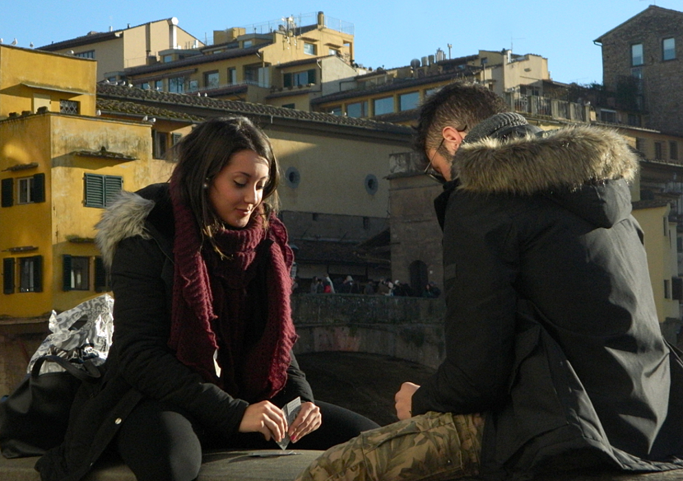 Giocando a carte sull' Arno