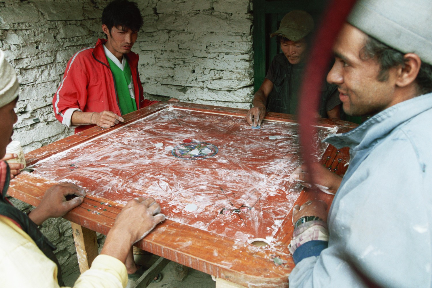 Giocando alla carambola in Nepal