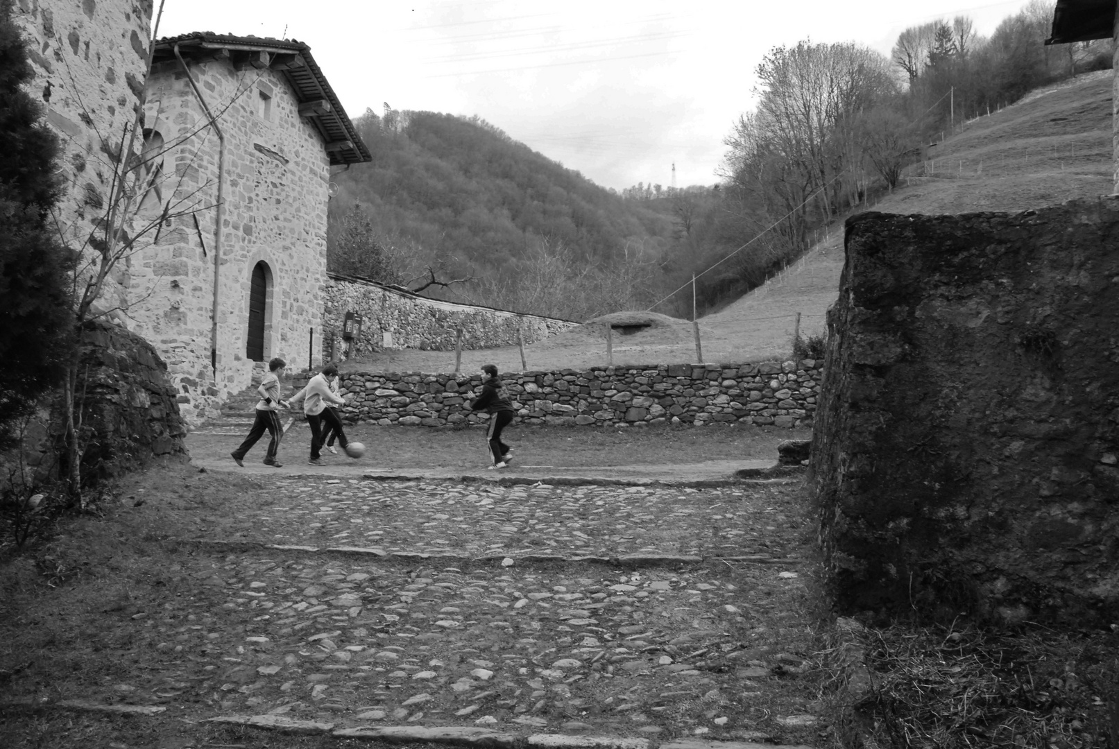 Giochi di bambini a Cornello dei Tasso