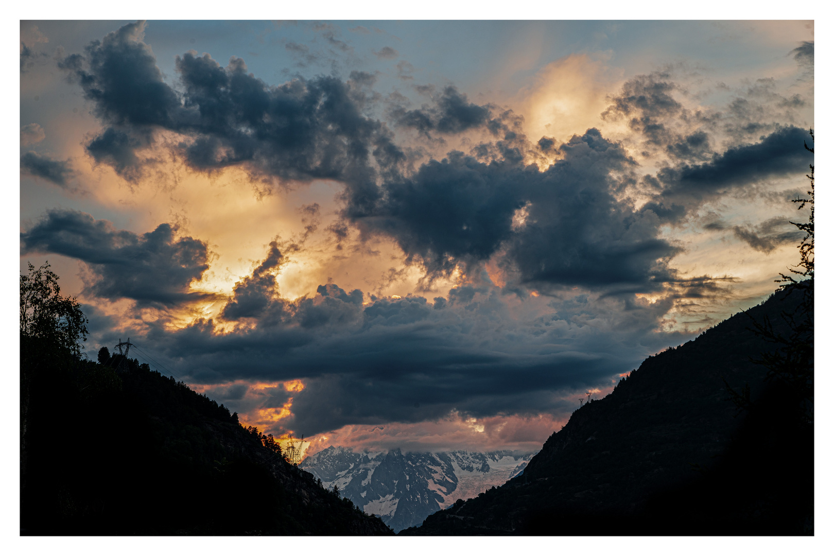 Giochi di luce sul Montebianco 