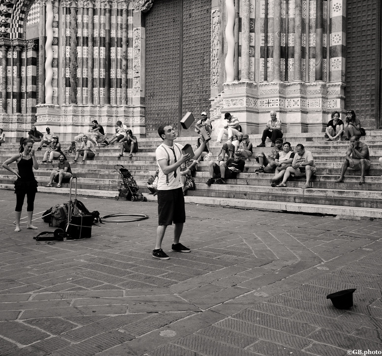 ..Giocoliere in piazza San Lorenzo..