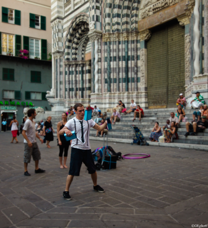 ..Giocoliere in piazza San Lorenzo..2