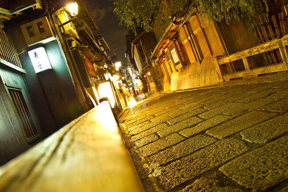 Gion at night