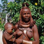 GIOVANE HIMBA CON FIGLIO