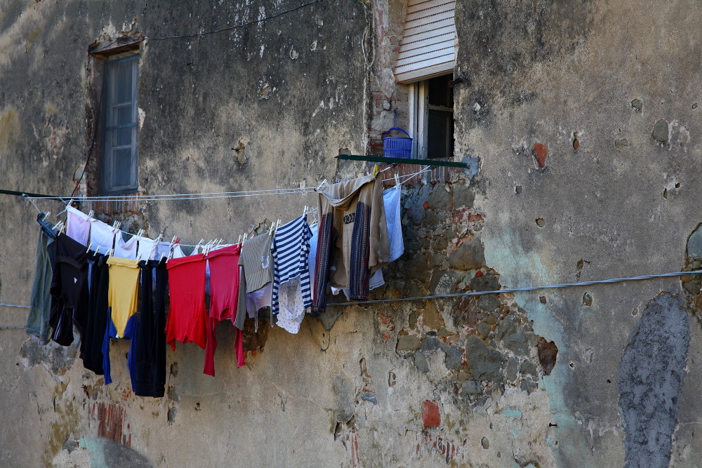 GIOVEDI'. Giorno di bucato!