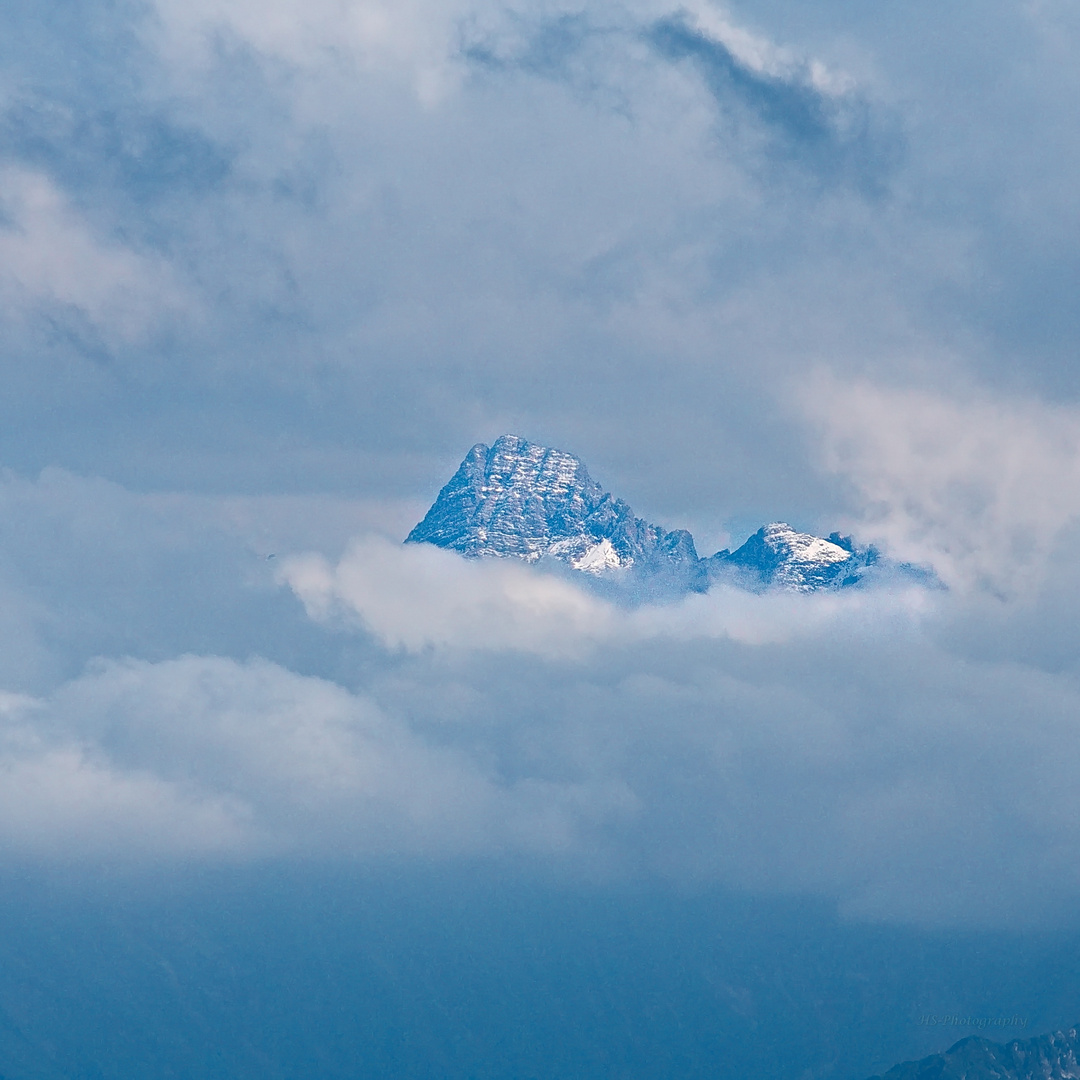 Gipfel in den Wolken