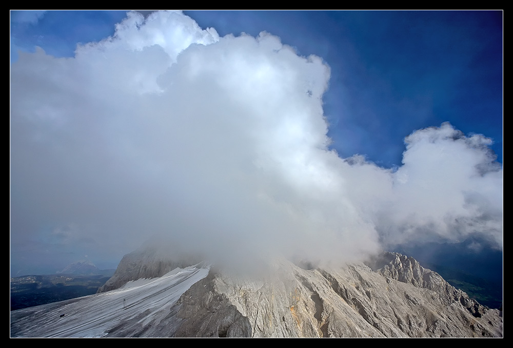 Gipfel in Wolken