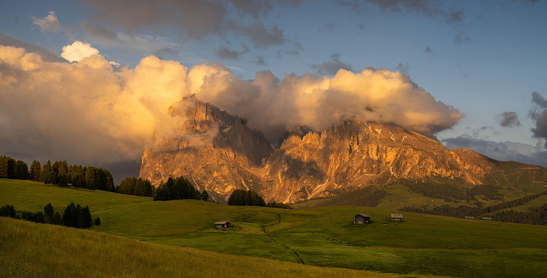 Gipfel in Wolken