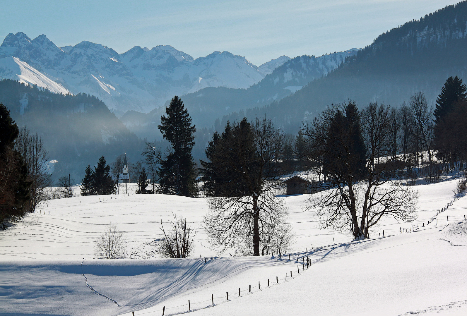 Gipfel und das Kirchlein