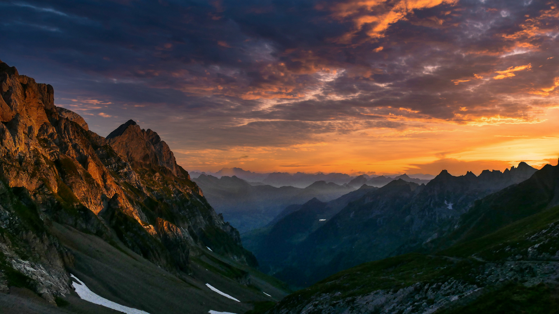 Gipfelgrate vom Rotsteinpass bei Sonnenuntergang im Appenzeller Land
