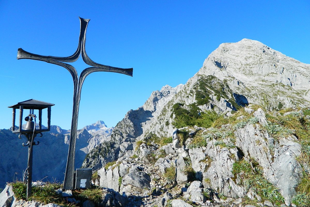 Gipfelkreuz am Mooslahner vor kleinem Watzmann