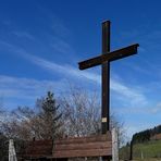 "Gipfelkreuz des Kapfs (auf 900m) bei Missen-Wilhams"