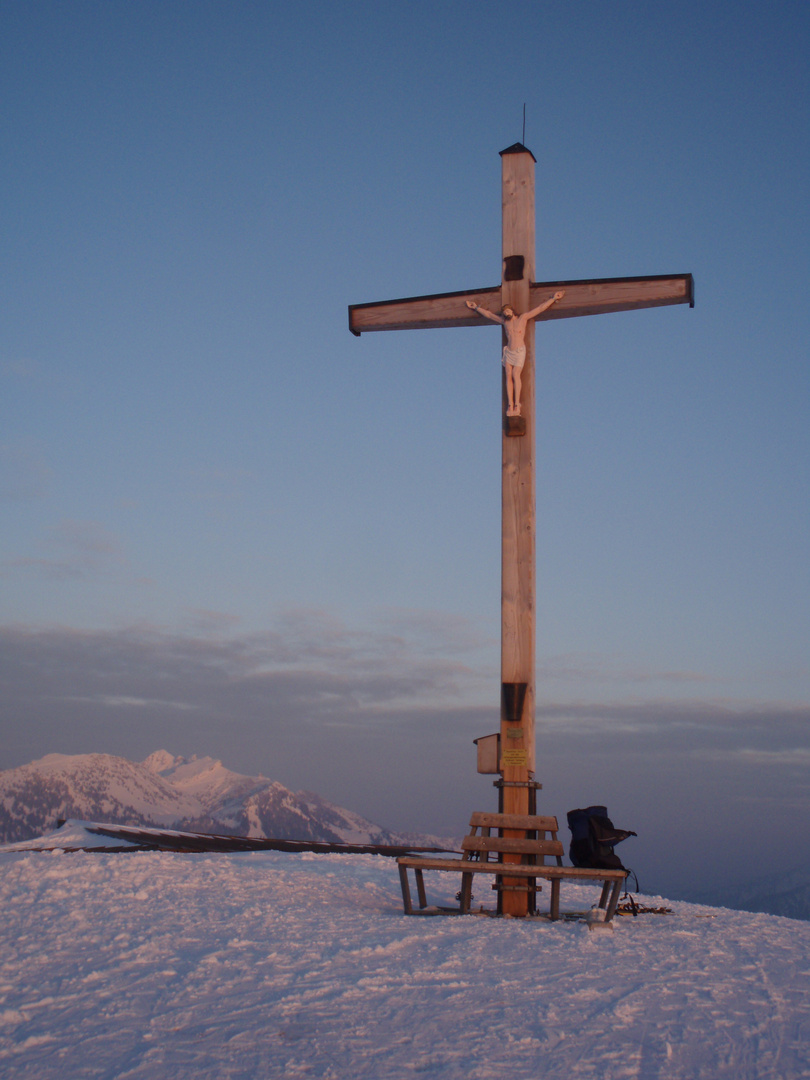 Gipfelkreuz im Abendlicht