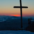 Gipfelkreuz in der Abenddämmerung