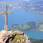 Gipfelkreuz mit Mondseeblick