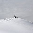 Gipfelkreuz Schweinsberg im Schnee