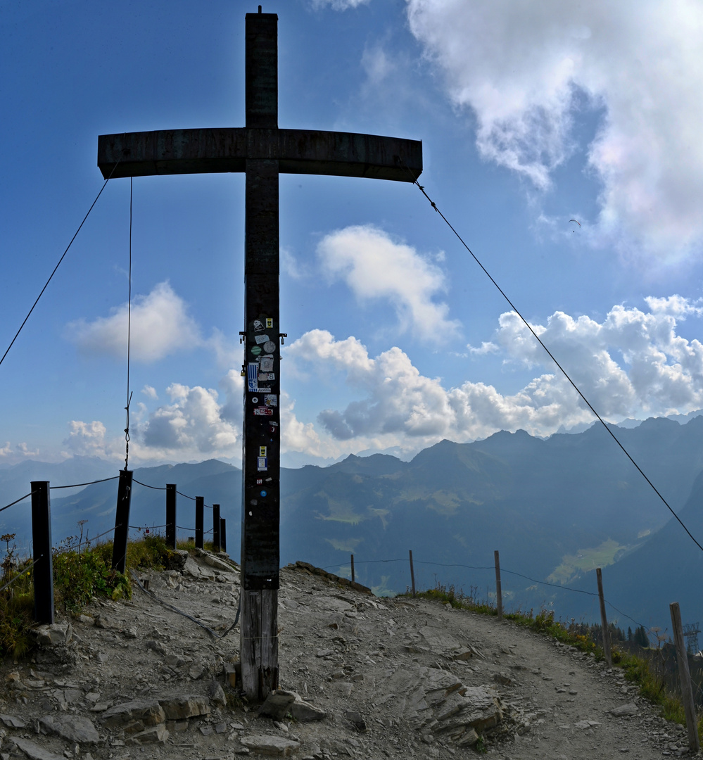 Gipfelkreuz vom Walmendinger Horn