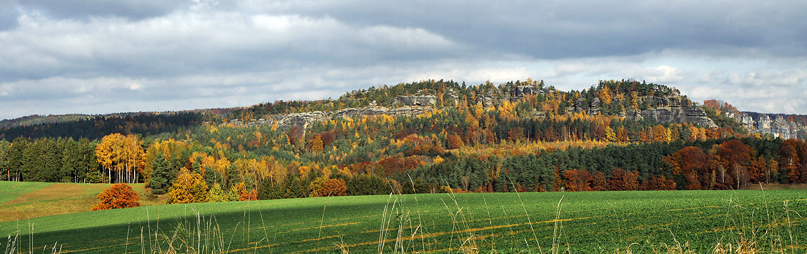 Gipfelpanorame des Rauensteins  (Sächsische Schweiz )und goldener geht es kaum noch