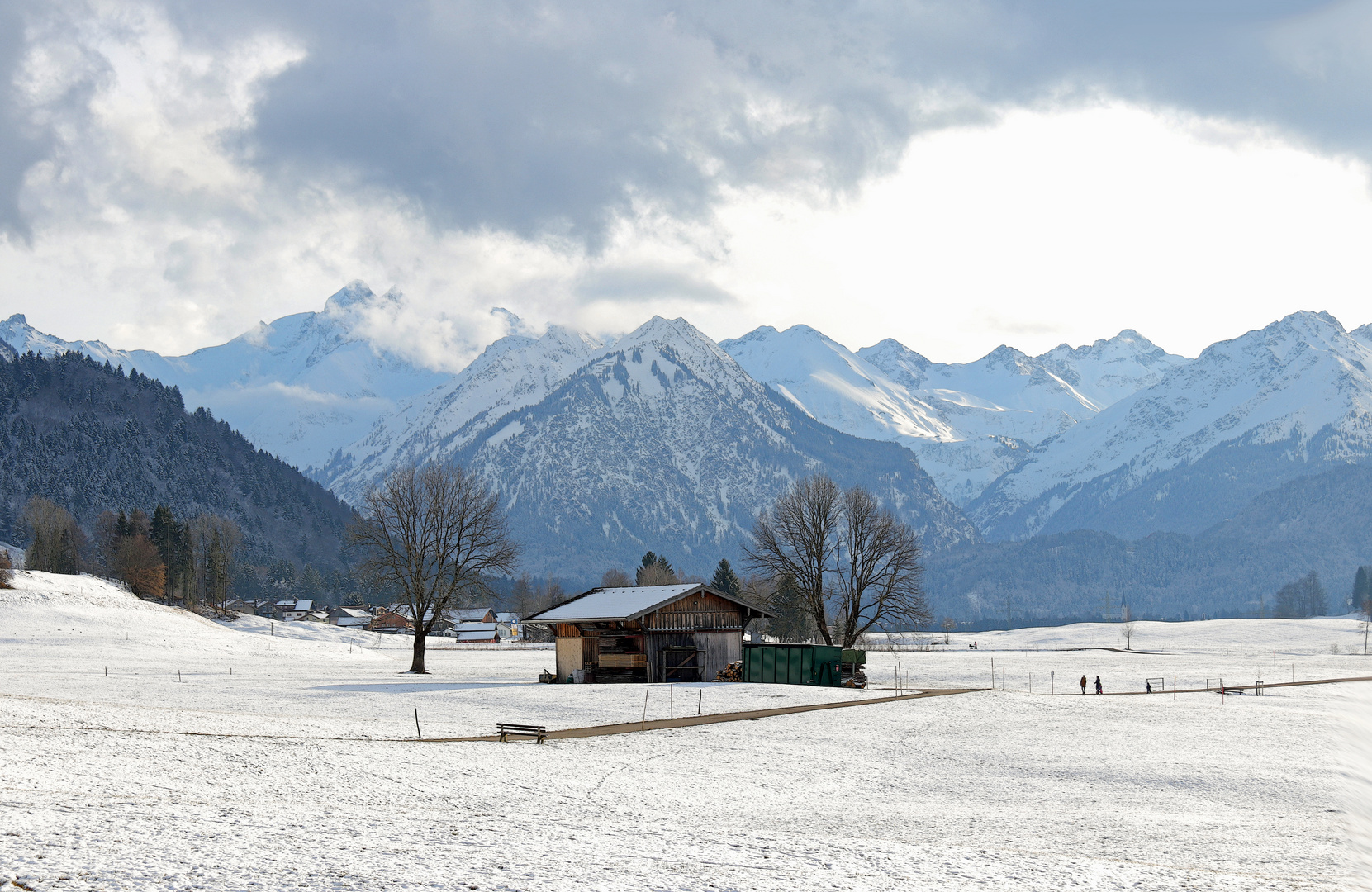 Gipfelweißes Schneevergnügen