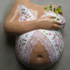Gipsabdruck einer Schwangeren - "Hemdchen mit Kirschblüten"