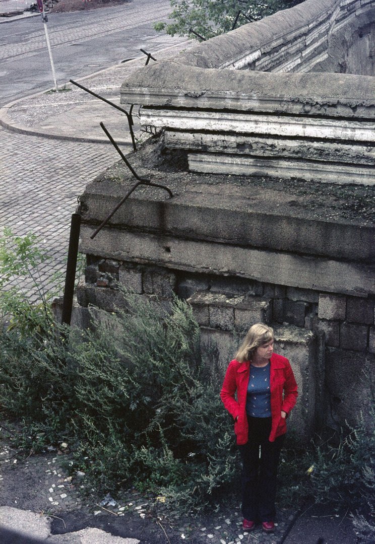 Girl at the Berlin Wall, 1973