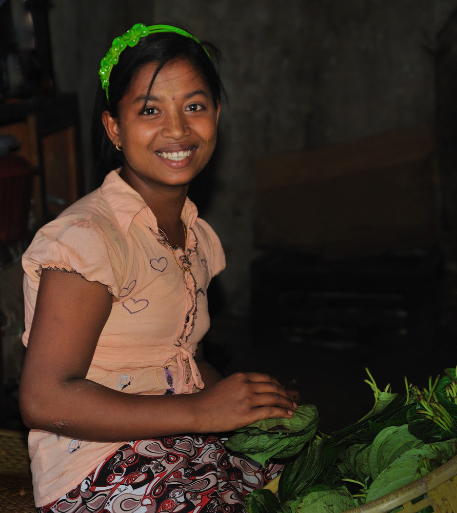 Girl from the market in Mawlamyaing
