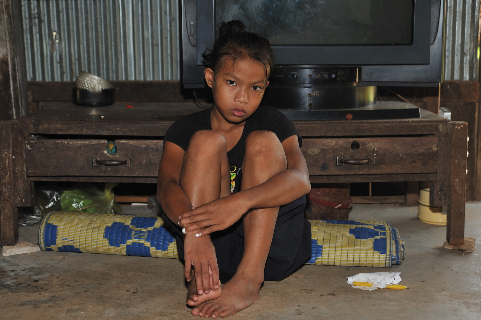 Girl in Athvea Pagoda 01