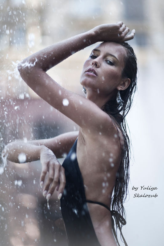 girl in the fountain