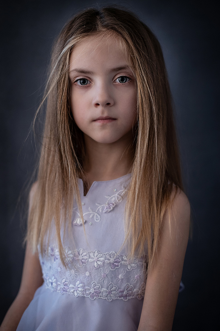 Girl with lilac dress