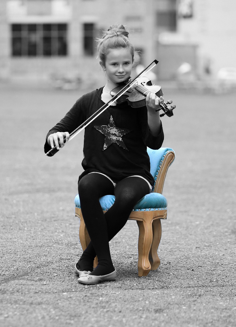 girl with violine