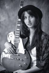 girl_hat_guitar