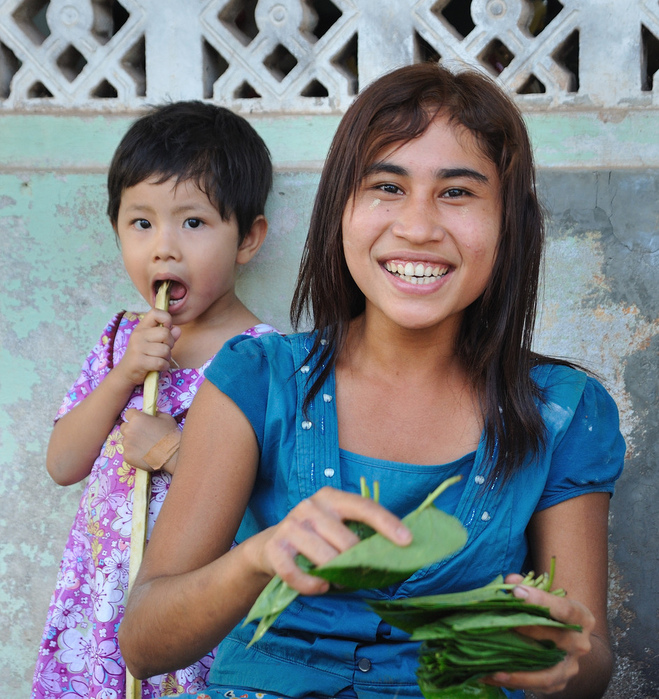 Girls from Mawlamyaing