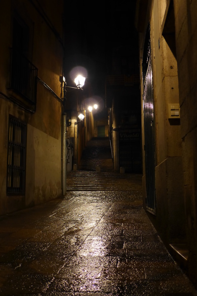 Girona a la nit - rainy street