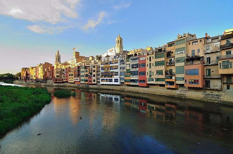 Girona (E) Casas Rio Oñar